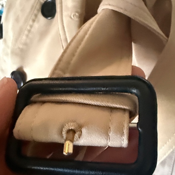 EUC flawless Burberry trench size 2 - Picture 5 of 10